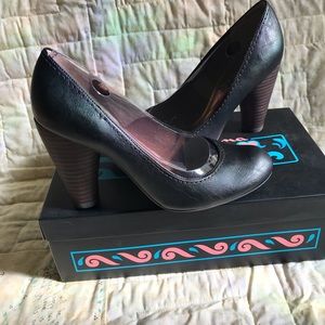 Vintage Nina Dolls black pumps